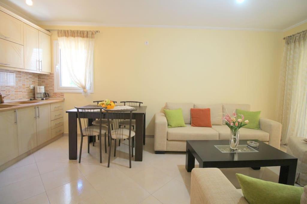 Anna's Cozy Saranda